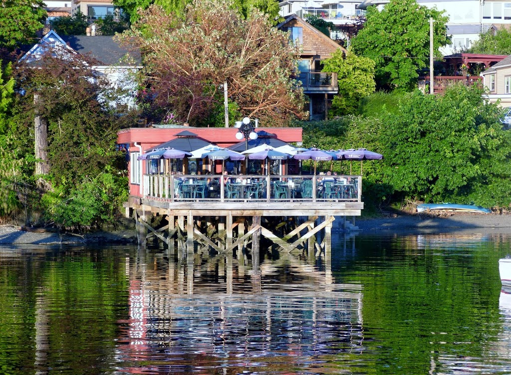 Brentwood Lighthouse Bed and Breakfast | 759 Sea Dr, Brentwood Bay, BC V8M 1B1, Canada | Phone: (250) 652-9733