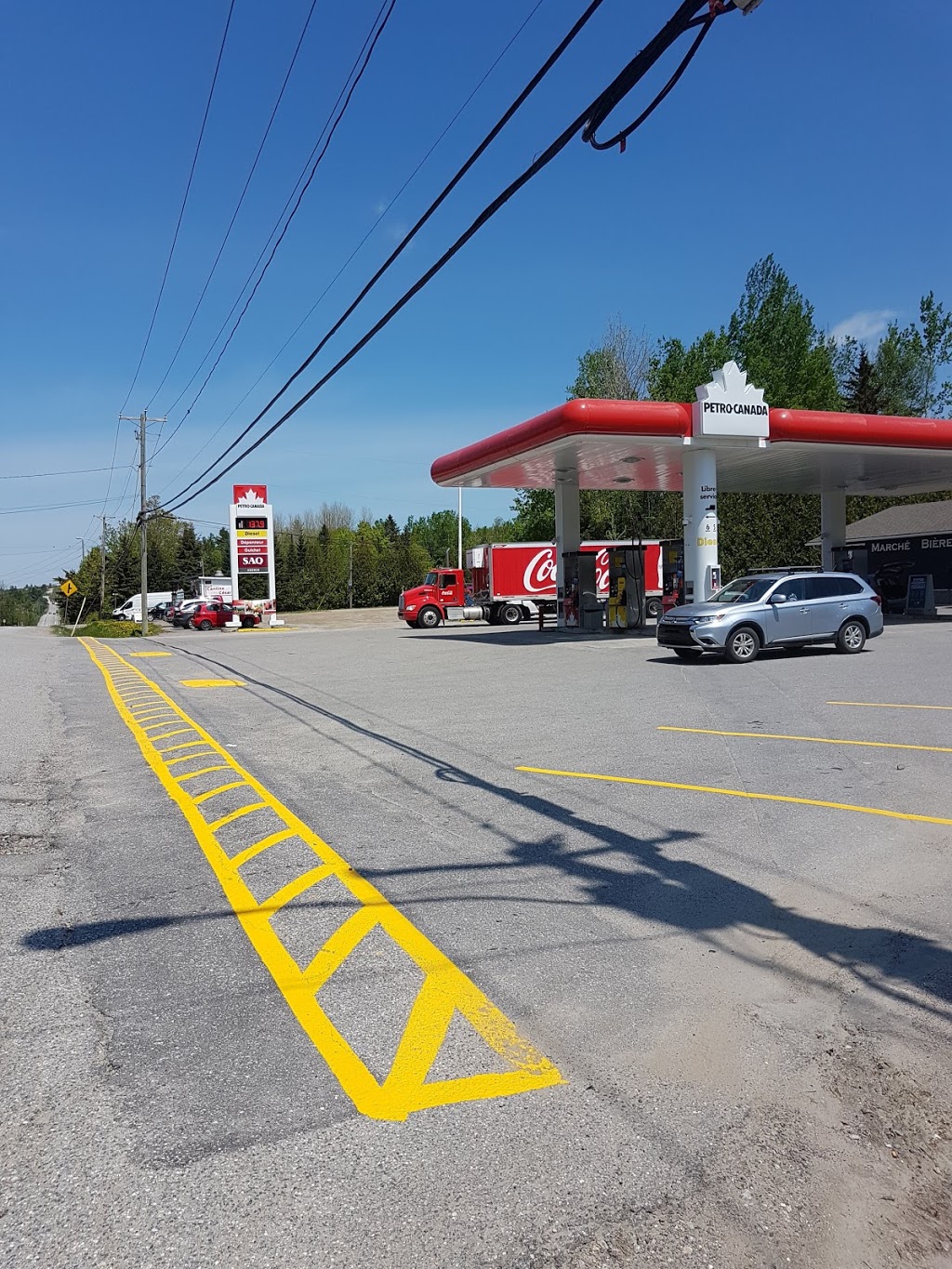 Petro-Canada | 890 Montée de la Source, Cantley, QC J8V 3H4, Canada | Phone: (819) 827-1021