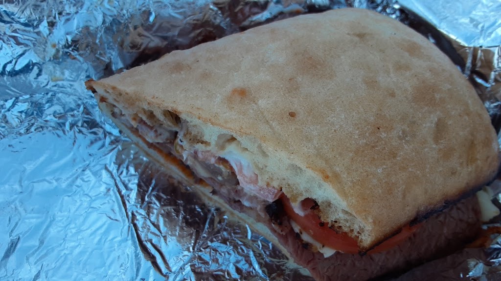 Tristans Tasty Eatz | 2222 ON-60, Huntsville, ON P1H 2J6, Canada | Phone: (705) 783-4215