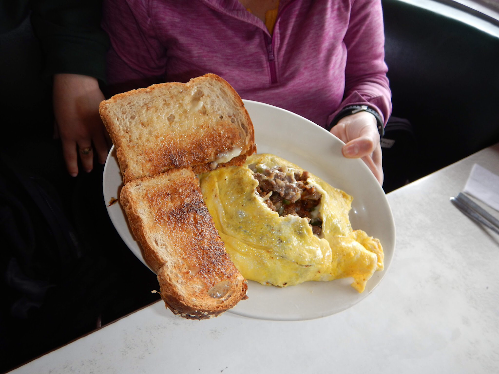 Marthas Diner | 585 T-5, Coventry, VT 05825, USA | Phone: (802) 754-6800
