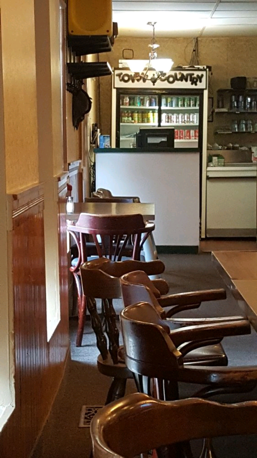 Town & Country Restaurant | 683 Eramosa Rd, Guelph, ON N1E 5Z8, Canada | Phone: (519) 823-5041