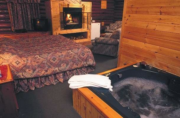 Adventure Lodge | #250 Nipissing River Road, Algonquin Park - Whitney, ON K0J 2M0, Canada | Phone: (888) 327-3403
