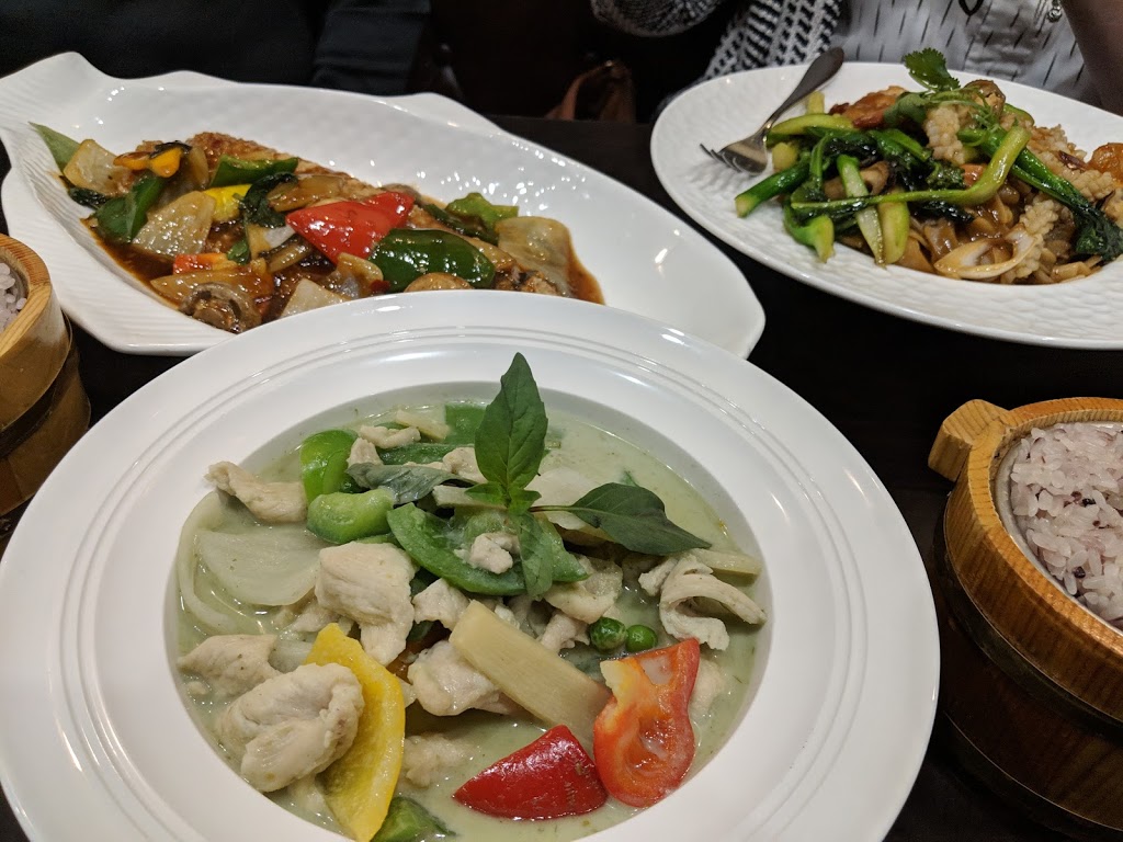 Twins Elephants Thai Restaurant & Bar | 989 Fennell Ave E #29, Hamilton, ON L8T 1R1, Canada | Phone: (289) 674-6088