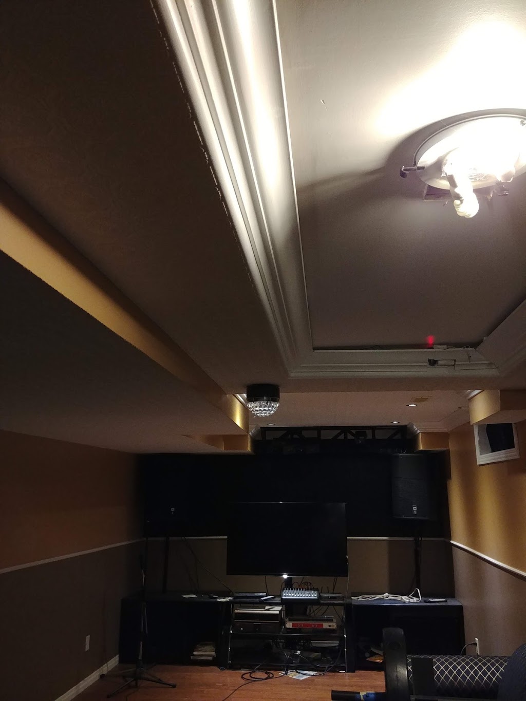 Tony Home Renovation & Pro-Painting | 1146 Copper Leaf Crescent, Kitchener, ON N2E 3W5, Canada | Phone: (519) 572-3189