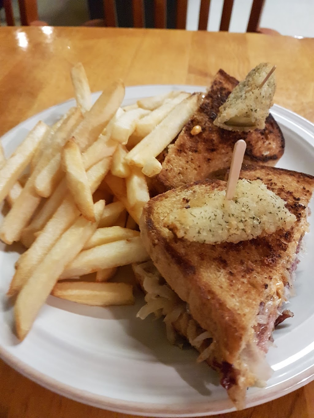 Cambridge Restaurant | 752 King St E, Cambridge, ON N3H 3N9, Canada | Phone: (519) 653-4455