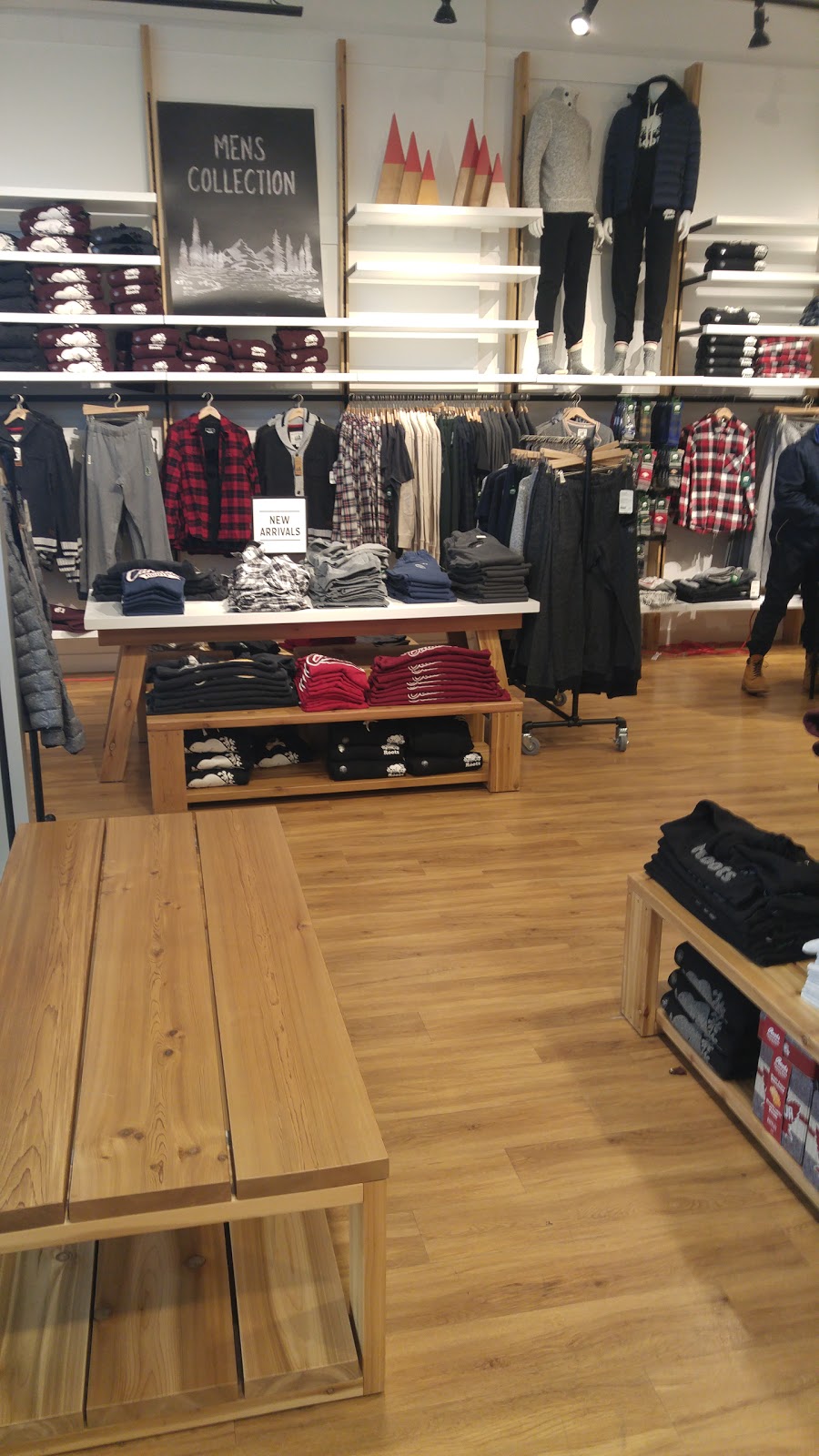 Roots | 300 Taylor Rd, Niagara-on-the-Lake, ON L0S 1J0, Canada | Phone: (905) 641-4624