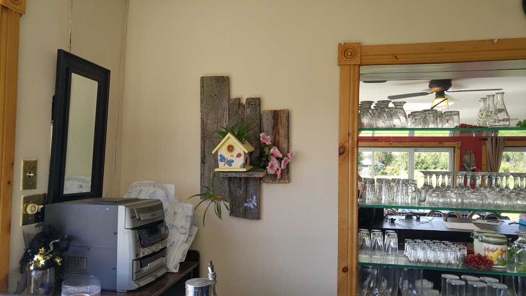 Restaurant Lorrizon | 325 Route De LEglise, Saint-Claude, QC J0B 2N0, Canada | Phone: (819) 845-2332