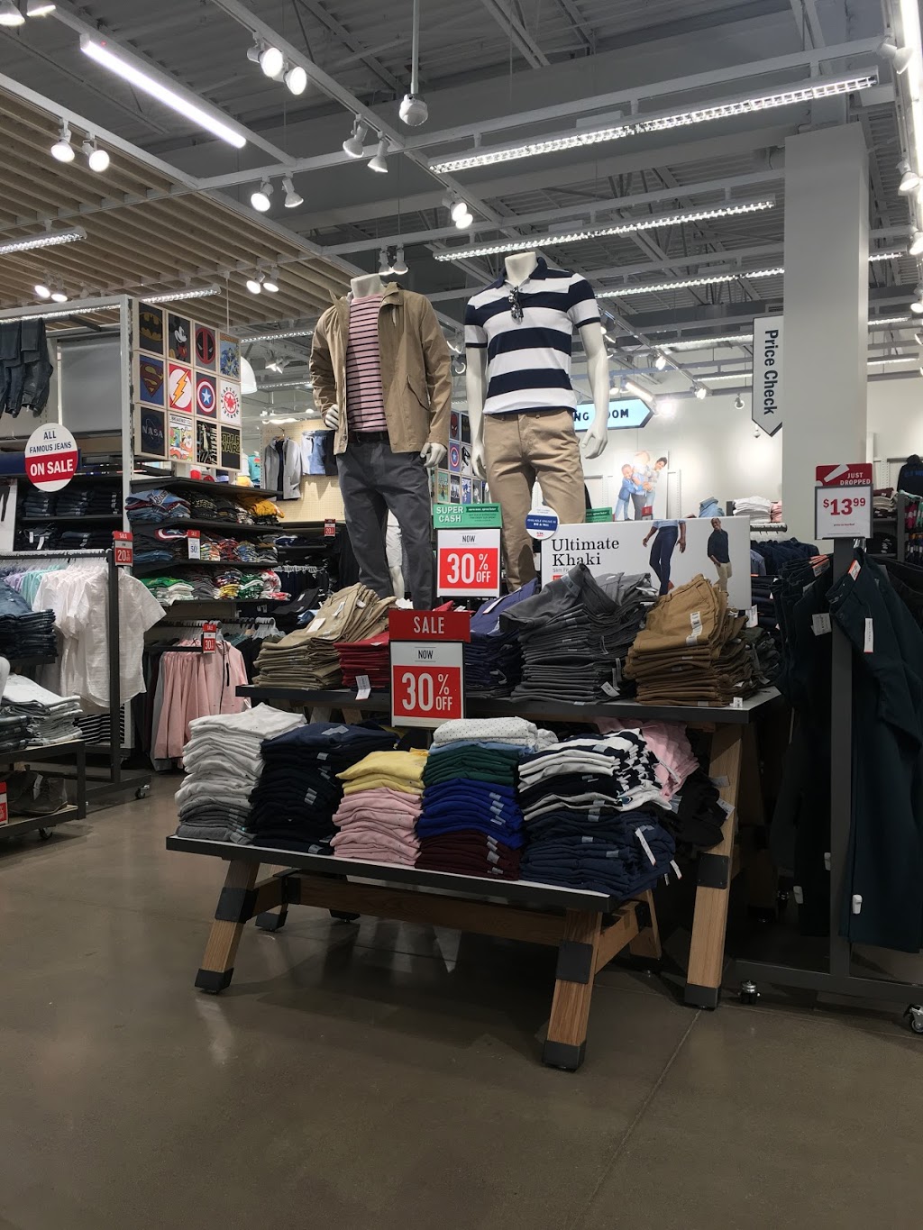Old Navy | 13850 Steeles Ave W, Halton Hills, ON L7G 0J1, Canada | Phone: (905) 636-6521
