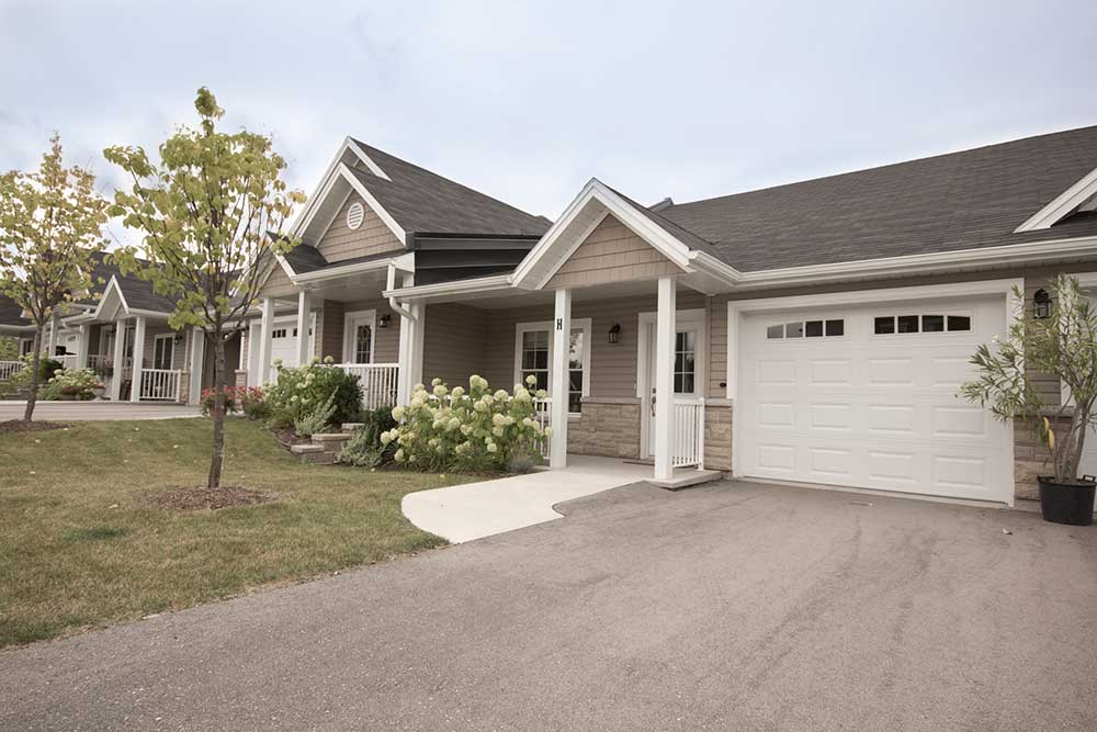 Seasons Brantford | 55 Diana Ave, Brantford, ON N3T 0C2, Canada | Phone: (519) 752-5477