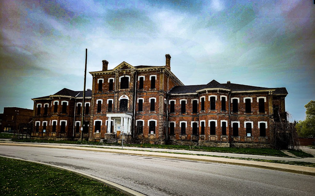 Century Manor | Juravinski Dr, Hamilton, ON L9C 1C5, Canada | Phone: (905) 546-2489