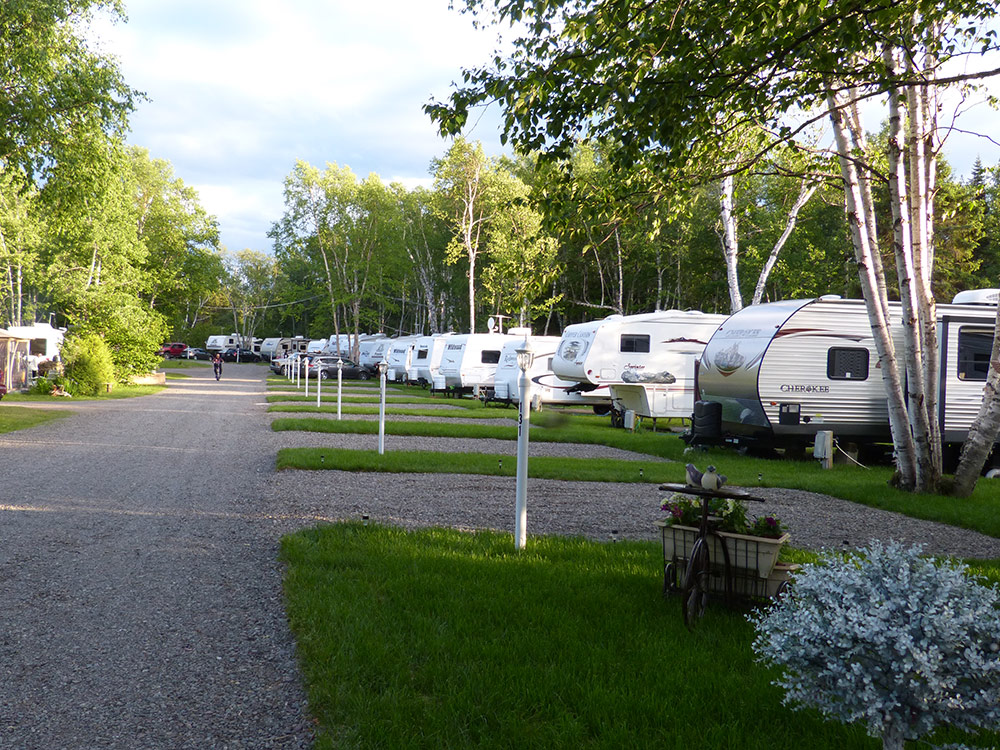 Camping Alouette | Camping VR et chalets Parkbridge | 3449 De LIndustrie, Saint-Mathieu-de-Beloeil, QC J3G 4S5, Canada | Phone: (450) 464-1661