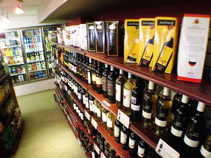 Depanneur Eardley | 1536 QC-148, Luskville, QC J0X 2G0, Canada | Phone: (819) 684-0911