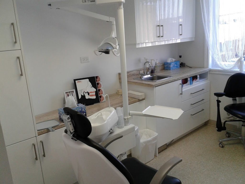 Monique Gagnon Denturologiste | 643 Rue Adoncour, Longueuil, QC J4G 2M6, Canada | Phone: (450) 462-4124