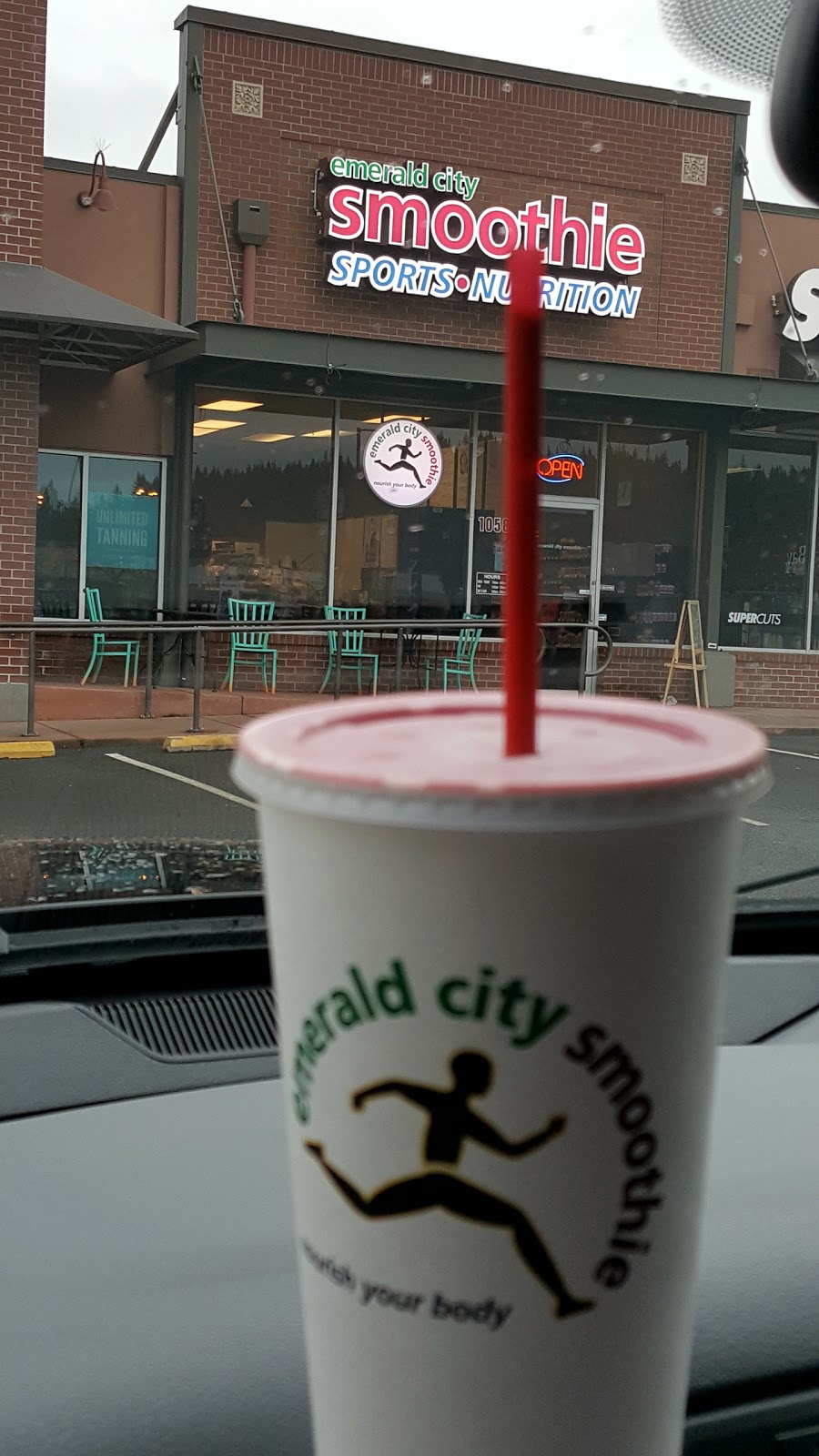 Emerald City Smoothie | 1058 Lakeway Dr, Bellingham, WA 98229, USA | Phone: (360) 647-2357