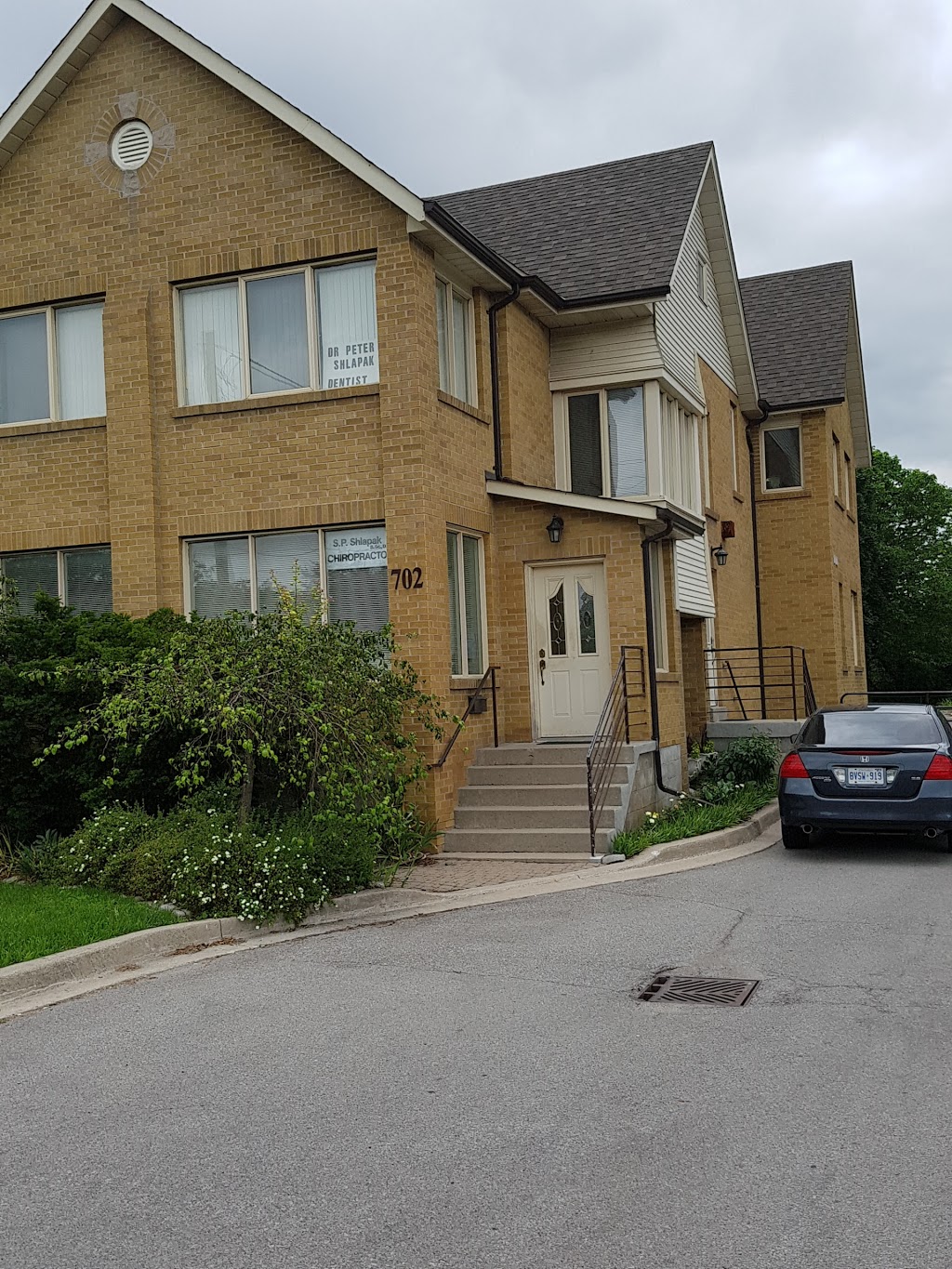 Shlapak Peter Dr | 702 King St W, Oshawa, ON L1J 2L3, Canada | Phone: (905) 571-2634