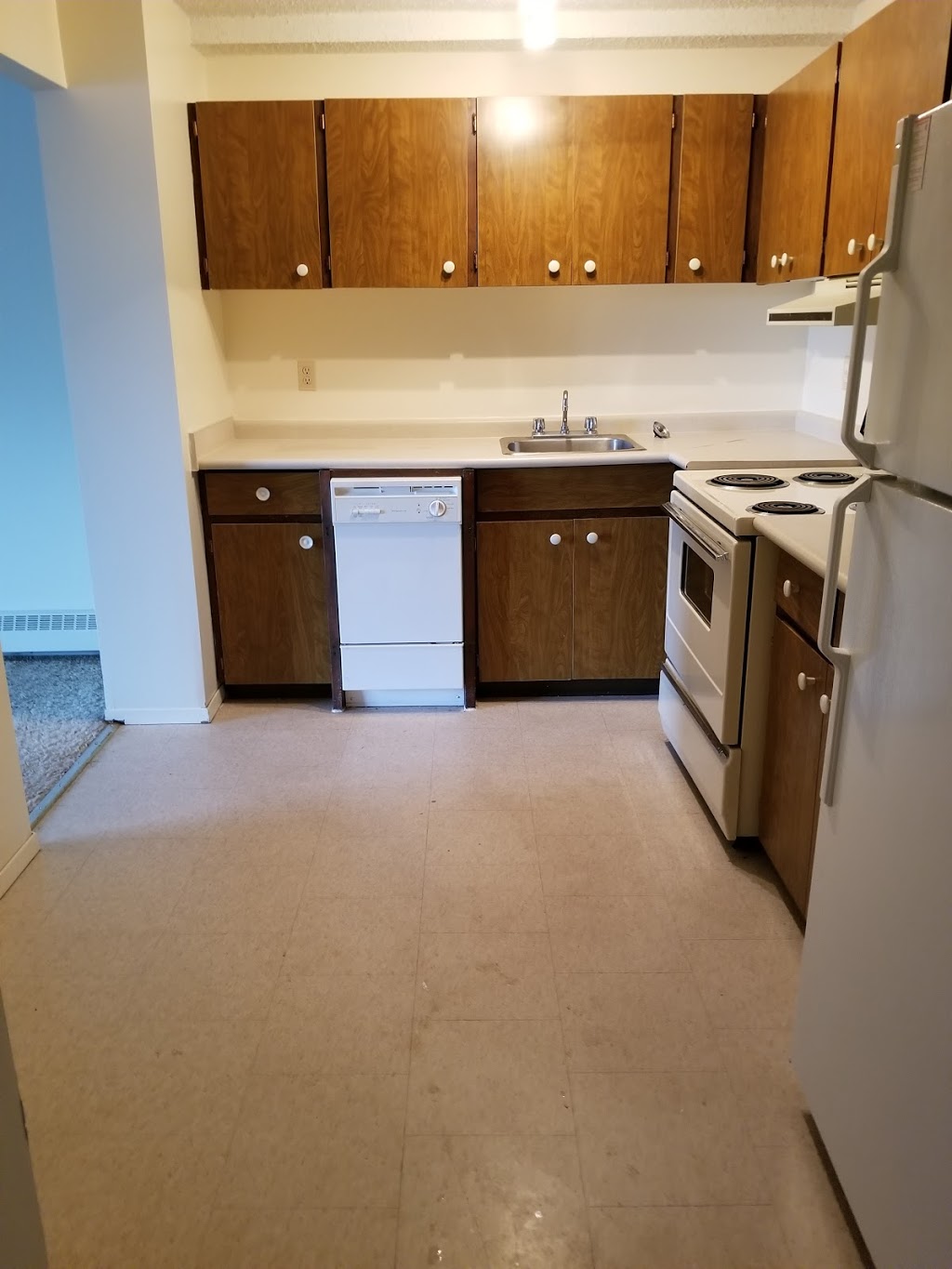 Edgemont Heights Apartment Homes | 423 Pendygrasse Rd, Saskatoon, SK S7M 4Z2, Canada | Phone: (306) 978-0004