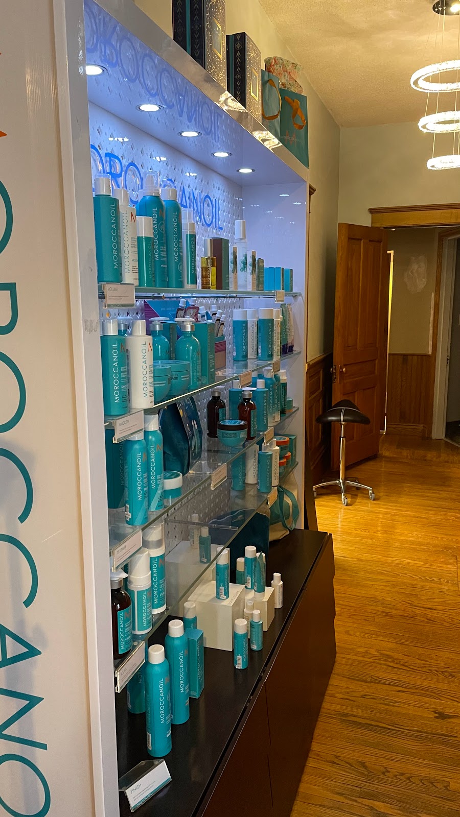 The Styling Studio | 144 Dundas St, Woodstock, ON N4S 1A2, Canada | Phone: (519) 290-4247