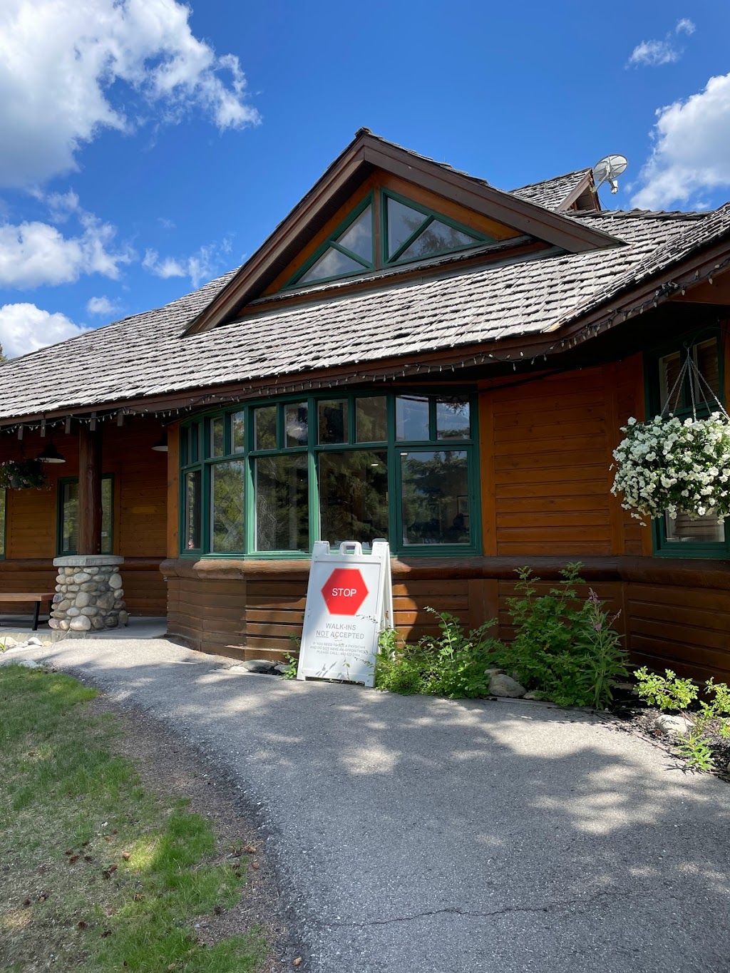 Lake Louise Medical Clinic | 200 Hector Rd, Lake Louise, AB T0L 1E0, Canada | Phone: (403) 522-2184