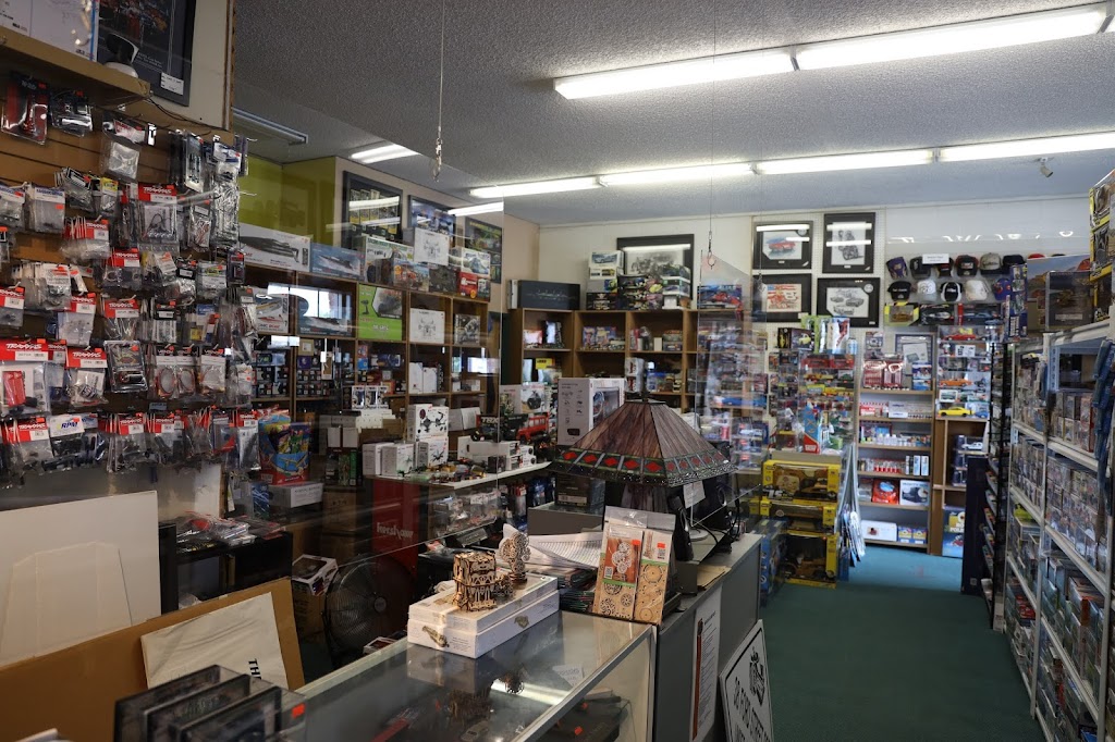 Canadian Collectors Club | 33232 S Fraser Way Unit #1, Abbotsford, BC V2S 2B3, Canada | Phone: (604) 870-9271