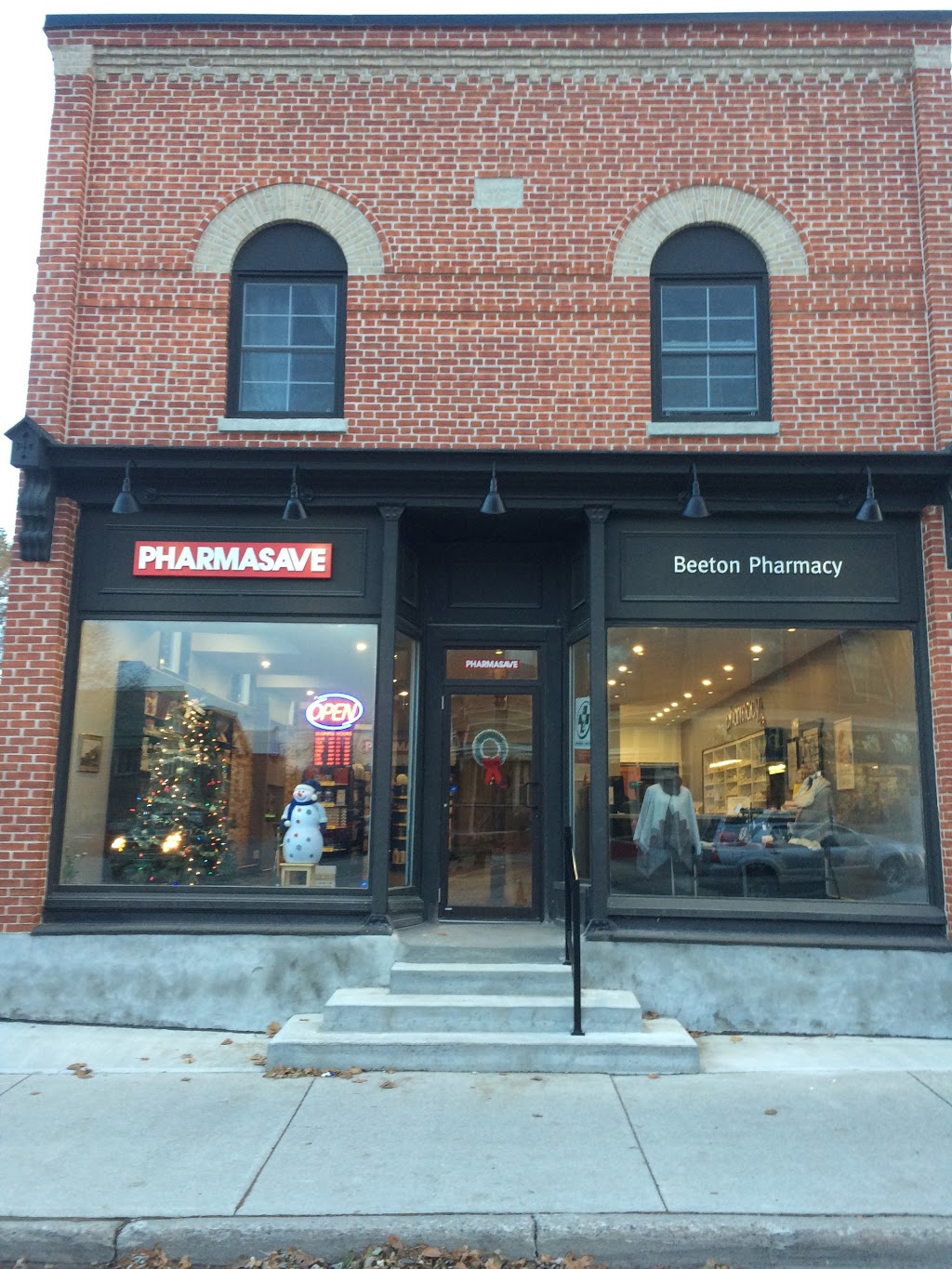 Beeton Pharmacy - Pharmasave | 1 Main St W, Beeton, ON L0G 1A0, Canada | Phone: (905) 748-1100