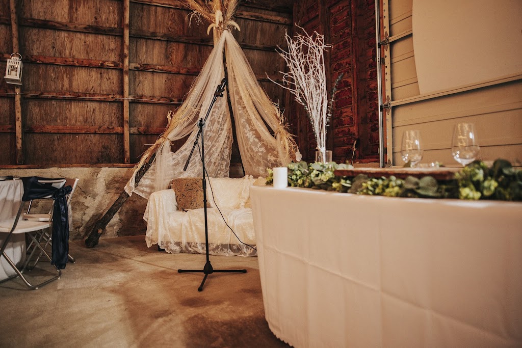 The Rustic Wedding Barn | 264067 Highway 13, AB T0C 1H0, Canada | Phone: (780) 800-7423