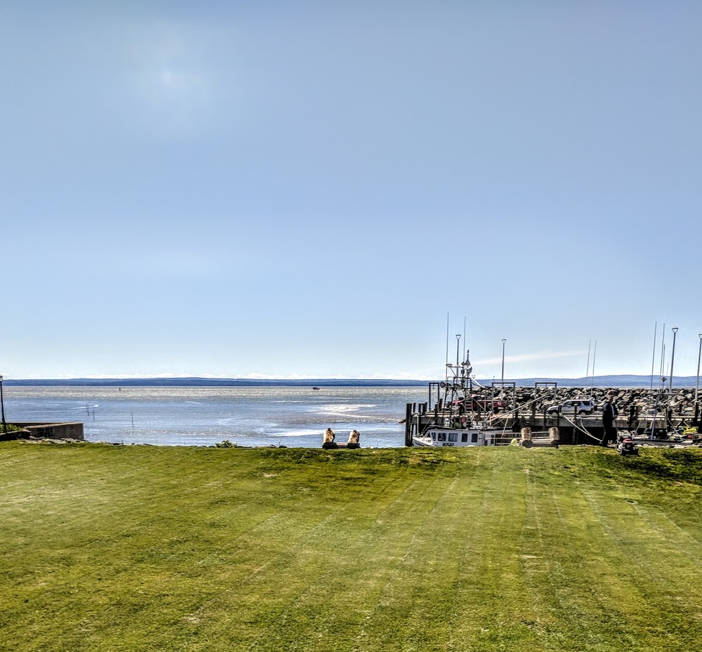 Tides | 8601 Main St, Alma, NB E4H 1N6, Canada | Phone: (506) 887-2313