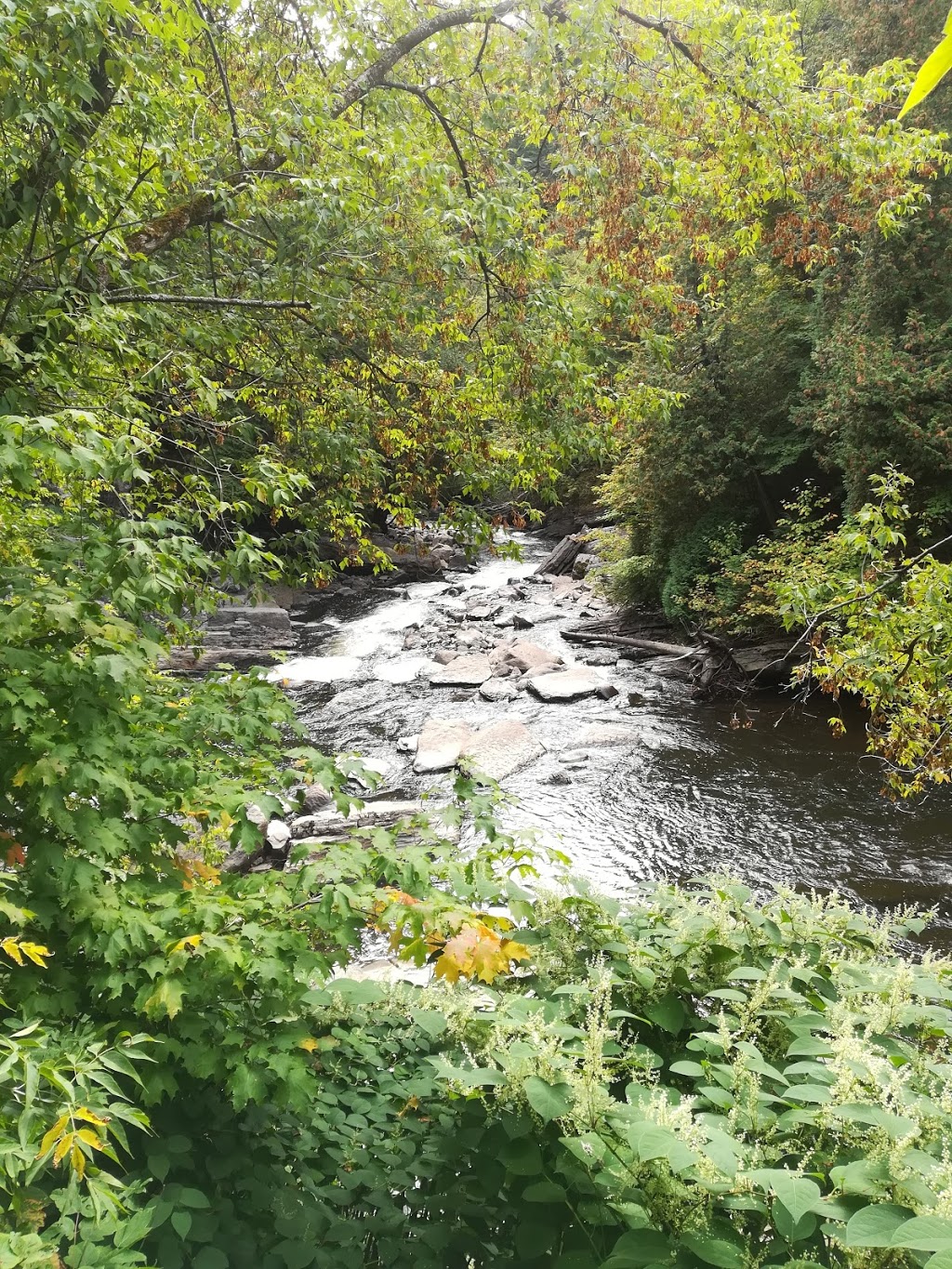 Parc du boisé des chutes | Village Des Hurons Wendake Indian Reserve No. 7, La Haute-Saint-Charles, QC G2B 2T9, Canada