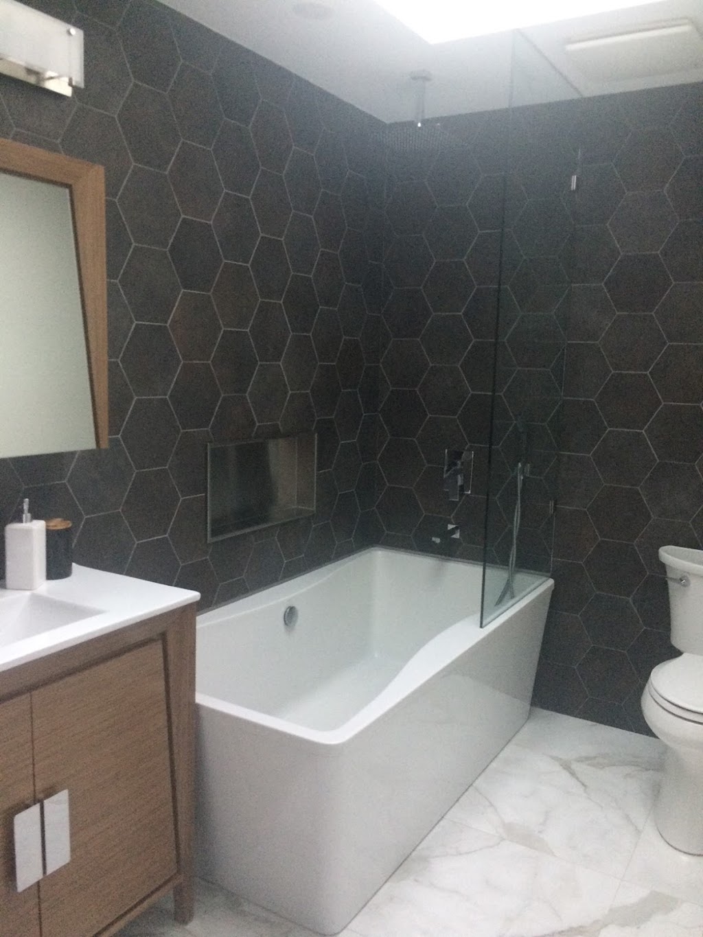 HB Renovations | 222 Gray Rd, Stoney Creek, ON L8E 1T8, Canada | Phone: (647) 293-7028