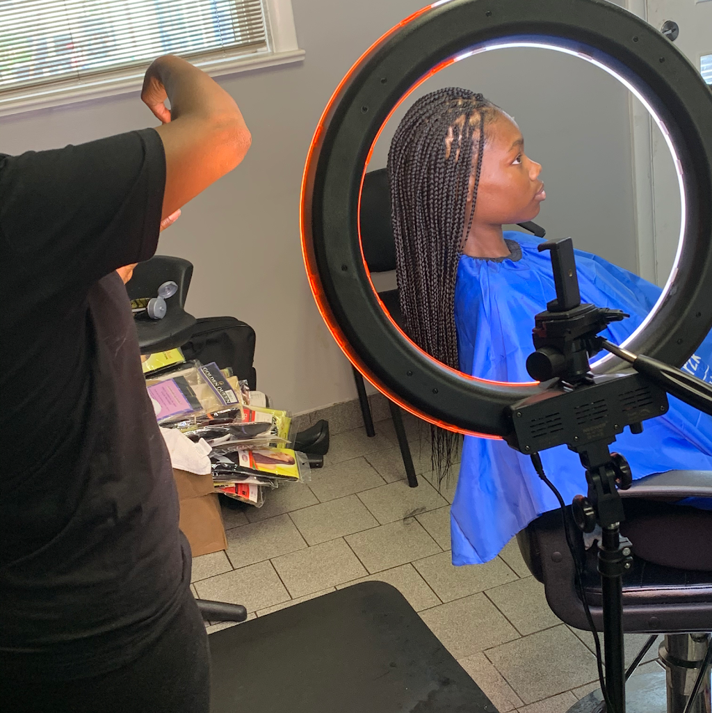 Frontline Unisex Hair Design | 53 Young St, Hamilton, ON L8N 1V1, Canada | Phone: (905) 527-1886