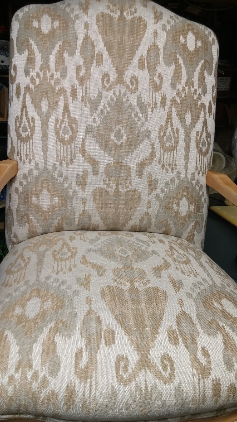 Queens Fine Upholstery | 3332 Turnstone Crescent, Mississauga, ON L5L 5K9, Canada | Phone: (905) 795-0010