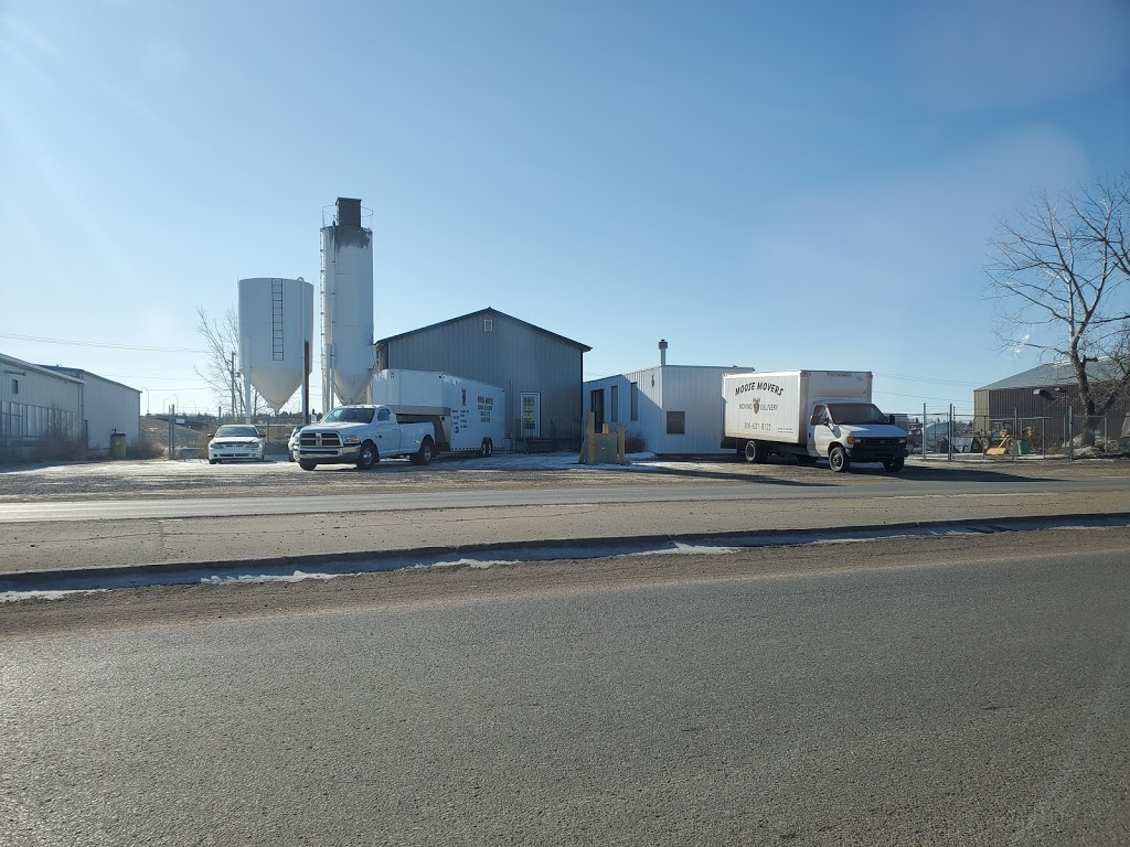 Moose Movers | 915 High St W, Moose Jaw, SK S6H 7P7, Canada | Phone: (306) 631-8122
