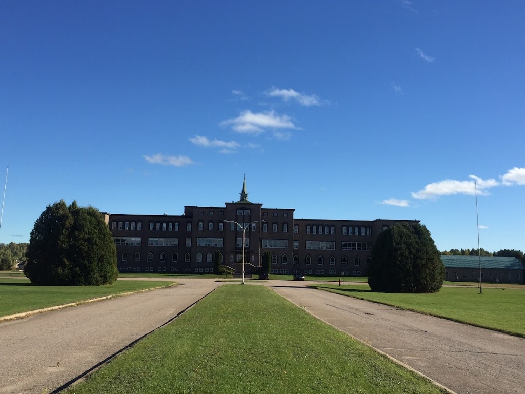 Complexe Immobilier Saint-Jean | 200 Bd Wallberg, Dolbeau-Mistassini, QC G8L 6A5, Canada | Phone: (418) 276-0392
