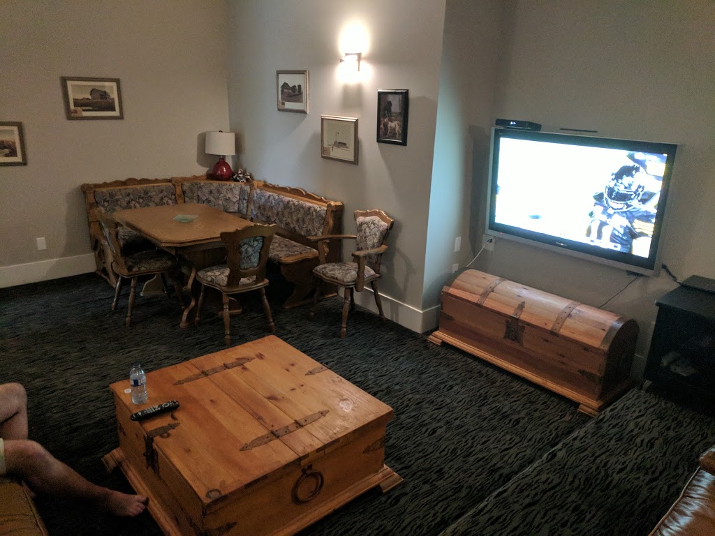 Hilltop Escape B&B | Hewetson Court, Kelowna, BC V1W 5H8, Canada | Phone: (778) 477-1151