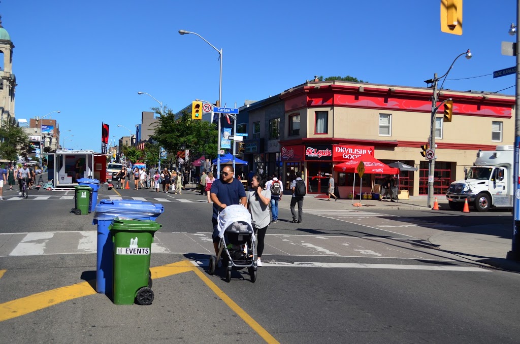 St. Louis Bar & Grill | 561 Danforth Ave, Toronto, ON M4K 1P9, Canada | Phone: (647) 351-1112