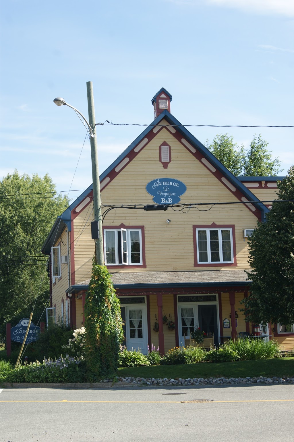 Auberge le Voyageur B&B | 900 Rue Coupal, Mont-Tremblant, QC J8E 2P1, Canada | Phone: (819) 429-6277