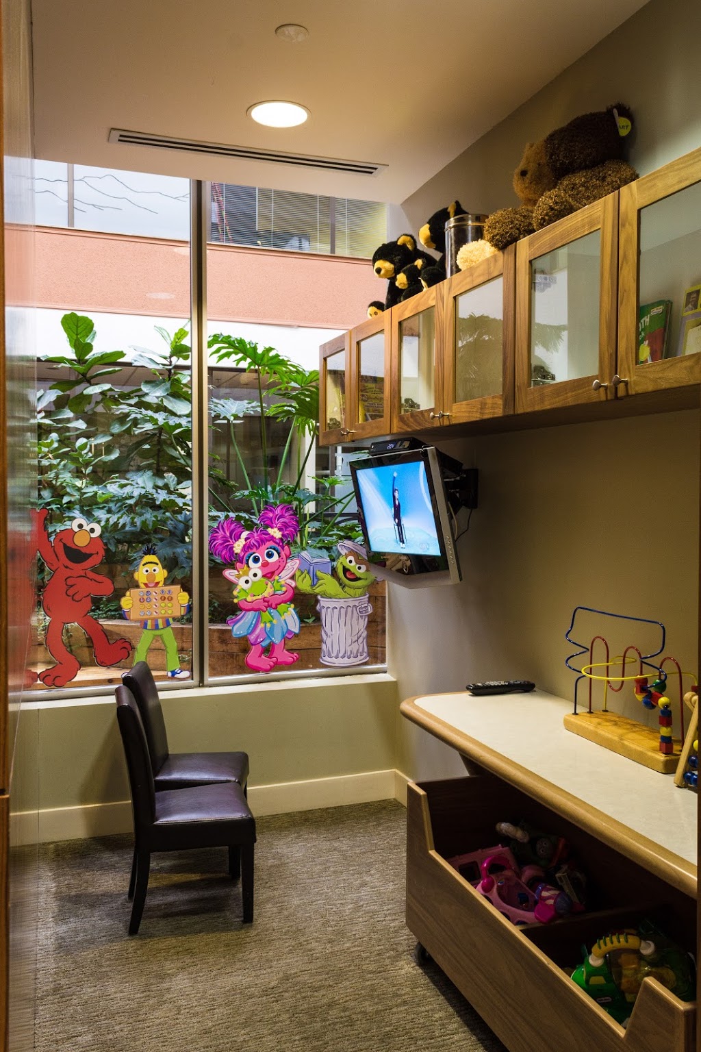 Friends and Family Dental Health | 4000 Glenmore Ct SE #105, Calgary, AB T2C 5R8, Canada | Phone: (403) 236-5171