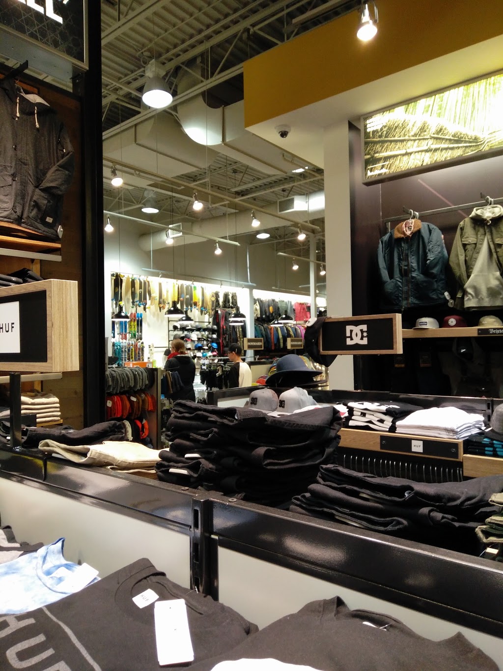 Empire Dix30 | 9850 Boulevard Leduc #10, Brossard, QC J4Y 0B4, Canada | Phone: (450) 812-7413