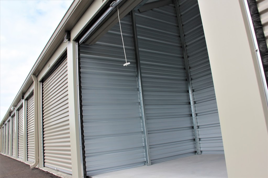 Robinson Storage | 586 Robinson Rd, Ennismore, ON K0L 1T0, Canada | Phone: (705) 954-5454