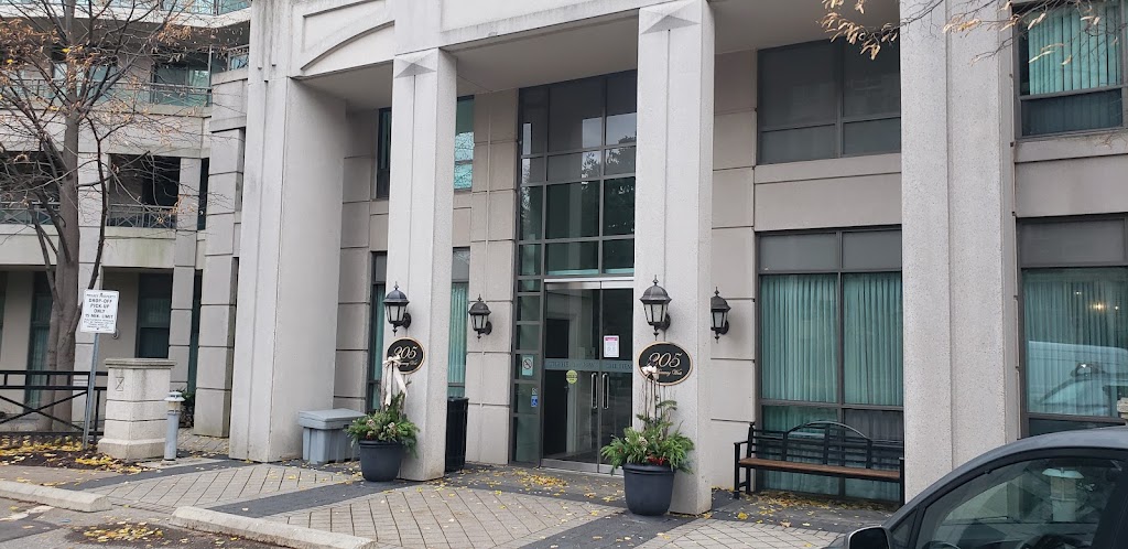 Hemingway Residence The | 205 The Donway W, North York, ON M3C 4G6, Canada | Phone: (416) 444-1653
