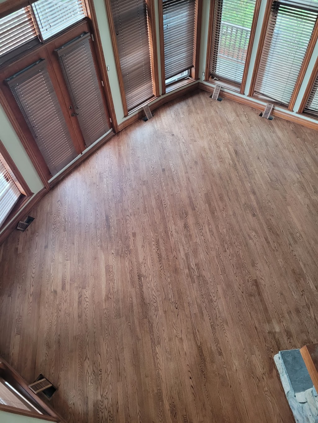 Plancher dantan et daujourdhui | 334 Chem. Labelle, Ivry-sur-le-Lac, QC J8C 2Z8, Canada | Phone: (819) 324-8295