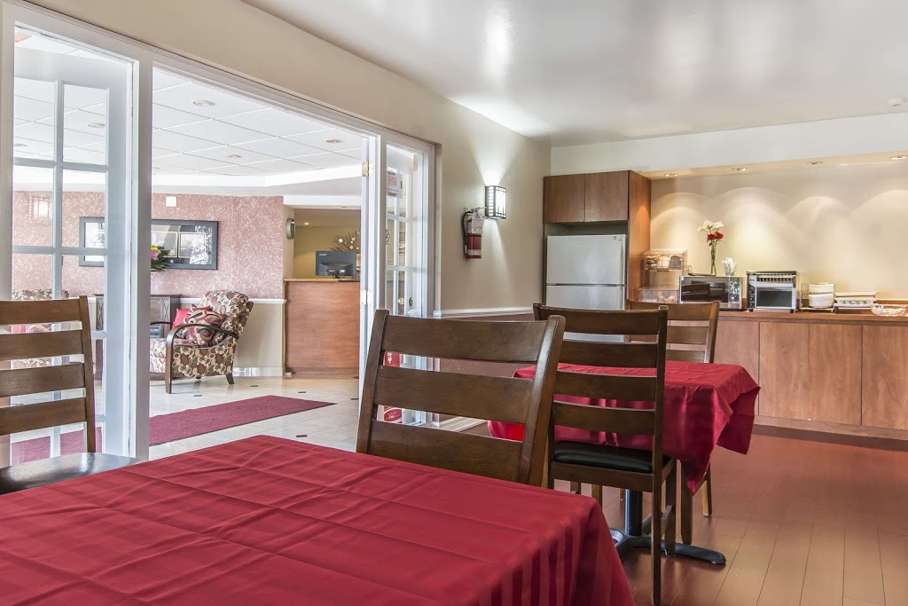 Econo Lodge | 265 Memorial Ave, Orillia, ON L3V 5X8, Canada | Phone: (705) 326-3554