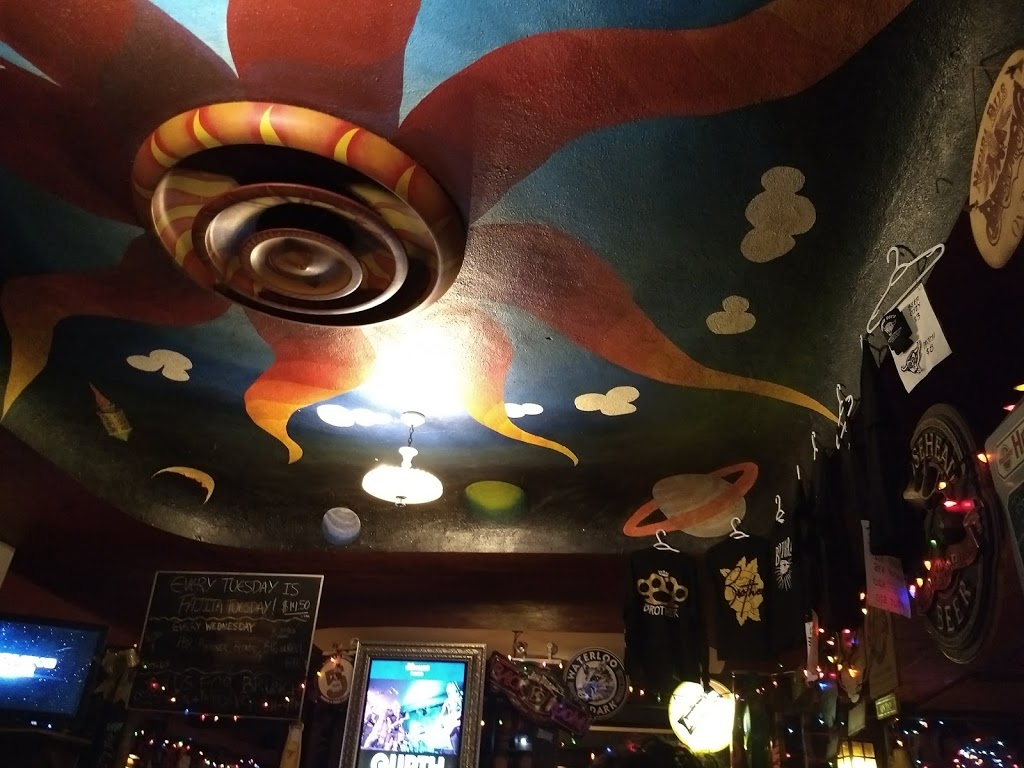 Sneaky Dees | 431 College St, Toronto, ON M5T 1T1, Canada | Phone: (416) 603-3090