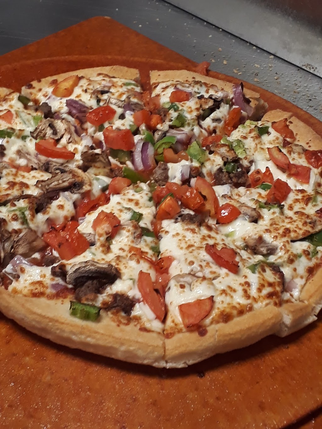 Pizza Hut | 973 Lakeshore Dr SW, Salmon Arm, BC V1E 1E4, Canada | Phone: (778) 489-5422