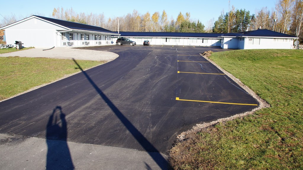 Robyns Motel | 1136 Hwy 7, Peterborough, ON K9J 6X8, Canada | Phone: (705) 745-3225