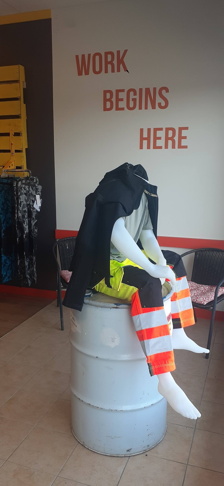 European Work Wear Canada | 2223 Hamilton Rd unit # 2, Trenton, ON K8V 5P8, Canada | Phone: (613) 438-7241