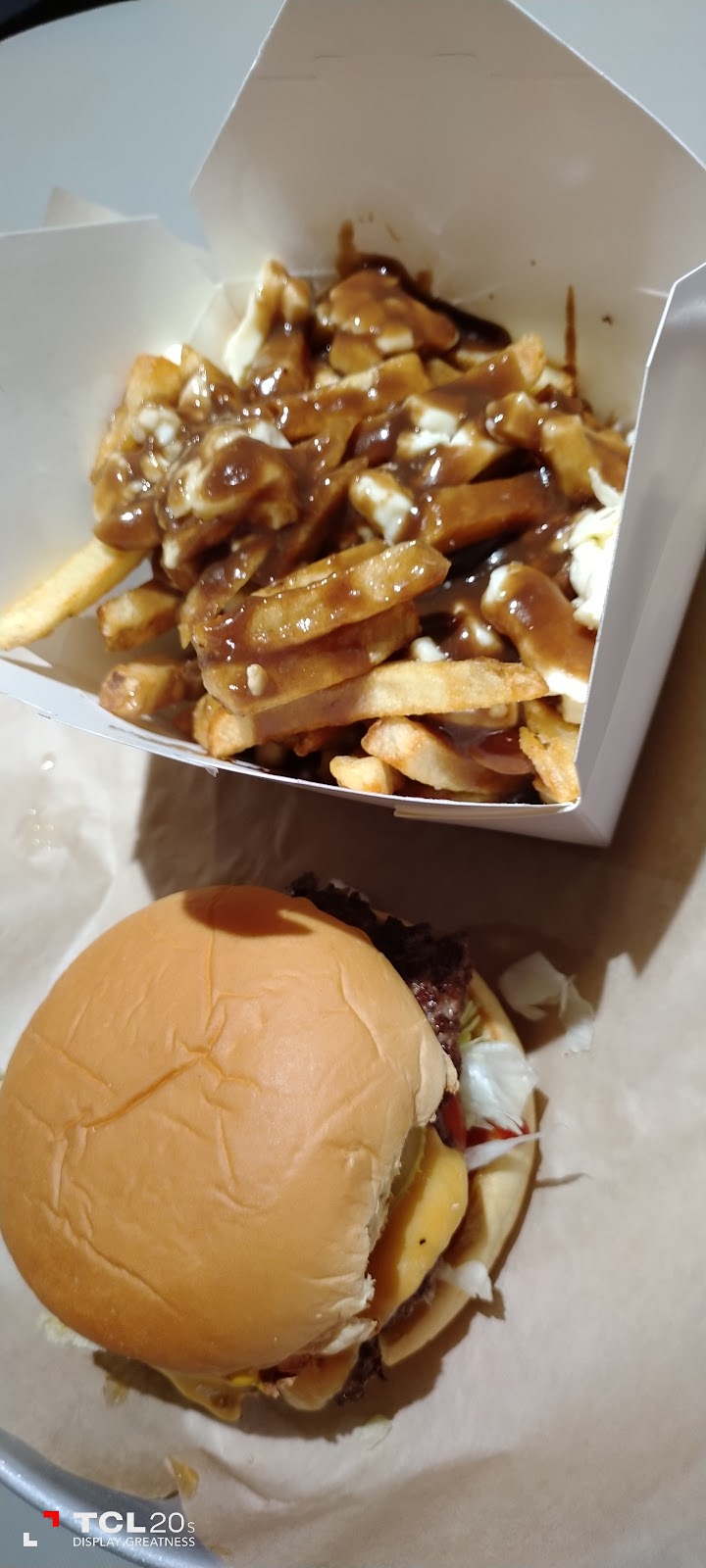 The Vibe Burgers, Shakes & Donuts | 534 Bayfield St Unit C, Barrie, ON L4M 5A2, Canada | Phone: (705) 252-1011