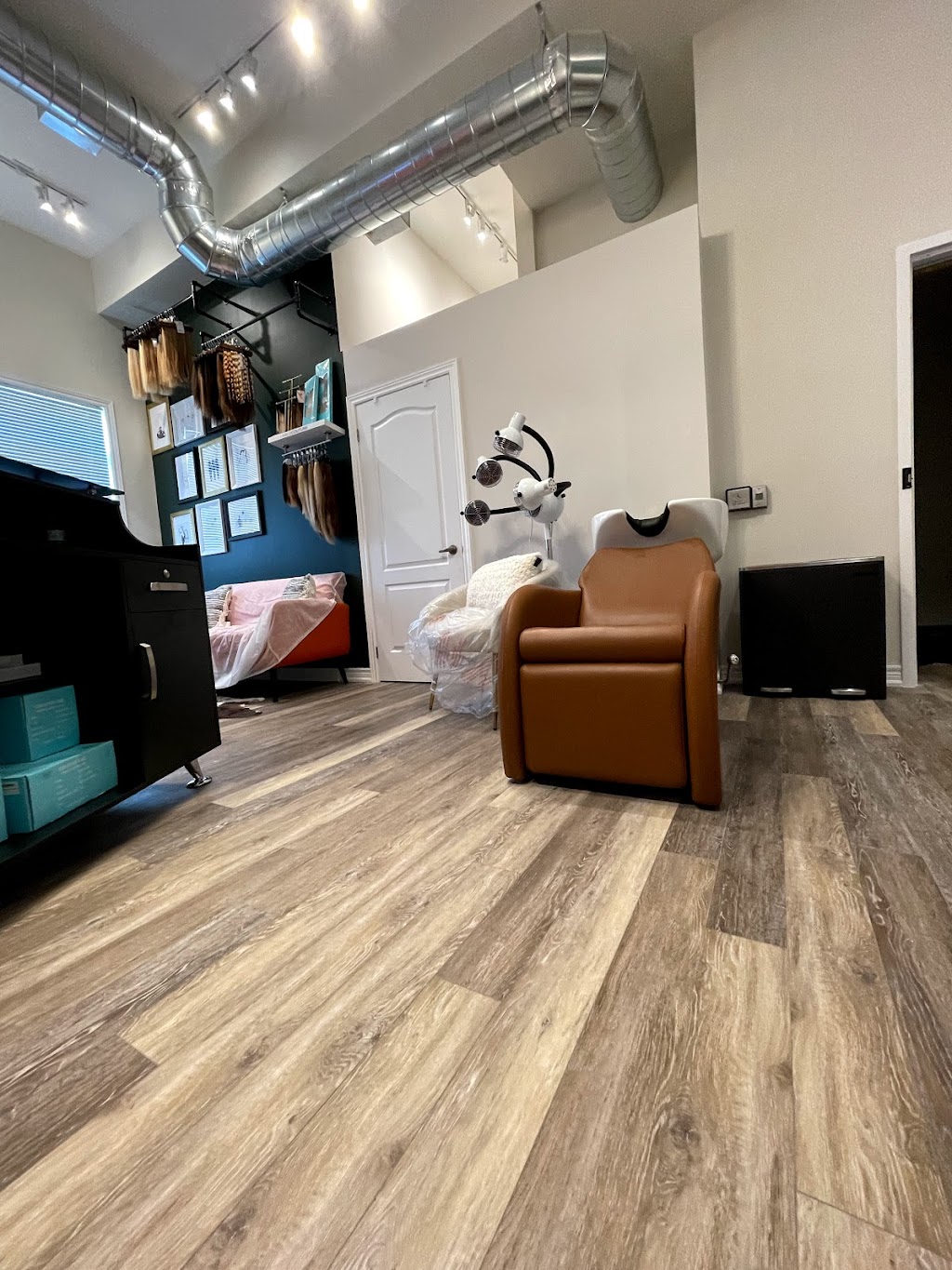 House of Frizz | 119 Starwood Dr, Guelph, ON N1E 7J9, Canada | Phone: (519) 820-4969