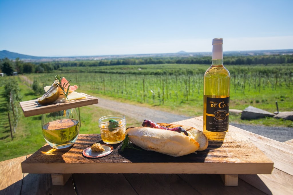 Domaine de Cavel | 1074 Chemin de la Montagne, Mont-Saint-Hilaire, QC J3G 4S6, Canada | Phone: (450) 464-3455