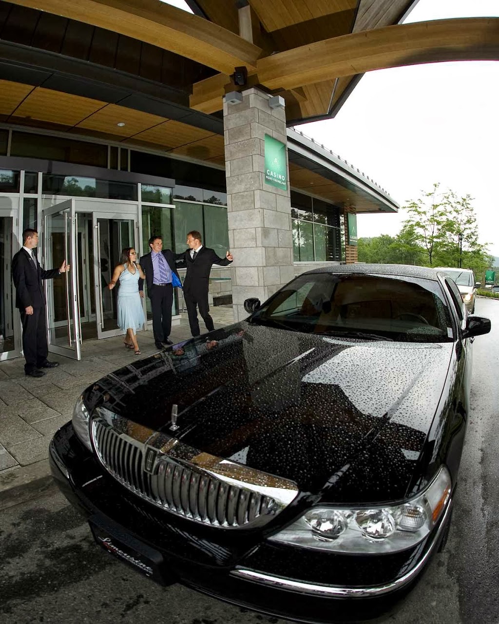 Limousine Express Mont-Tremblant Inc. | 70 Chem. Napoléon, Mont-Tremblant, QC J8E 2G5, Canada | Phone: (819) 425-4436
