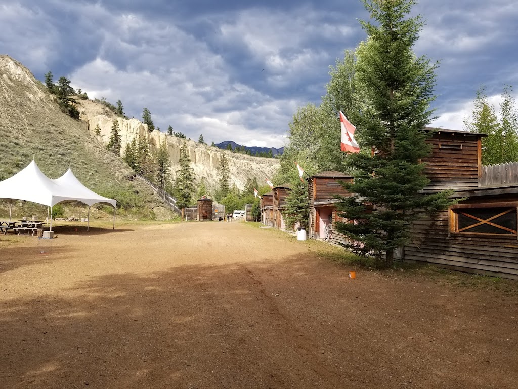 Horsethief hideout | 1K5, 8250 Westside Rd, East Kootenay, BC V0A 1K5, Canada | Phone: (250) 347-6407